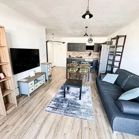 With Garage Parking And Communal Terrace Daire Bratislava
