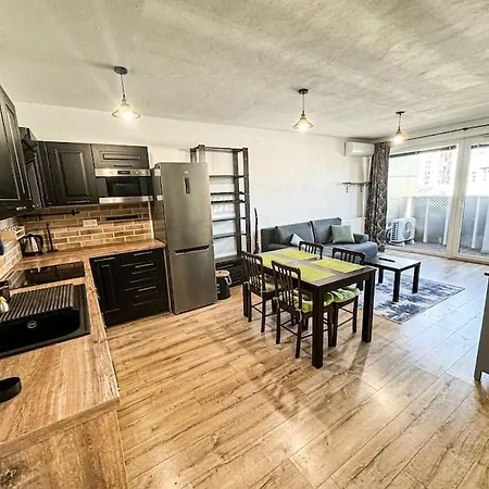 With Garage Parking And Communal Terrace Daire
