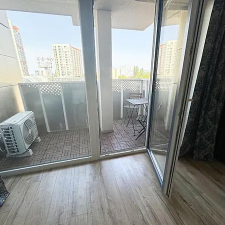 With Garage Parking And Communal Terrace Daire Bratislava